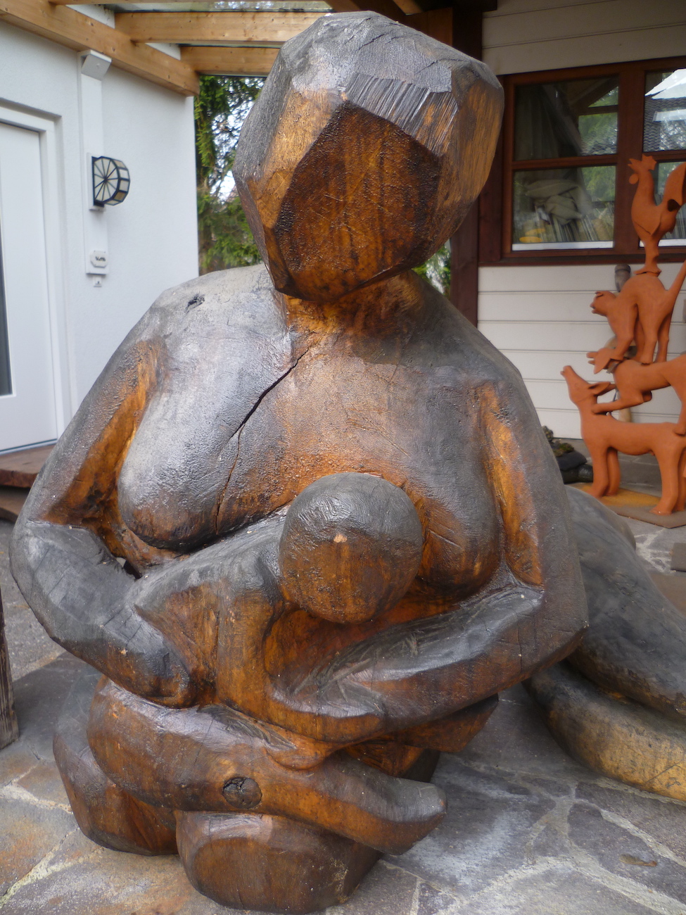 Mutter mit Kind – Holzskulptur – 0,97 Meter hoch