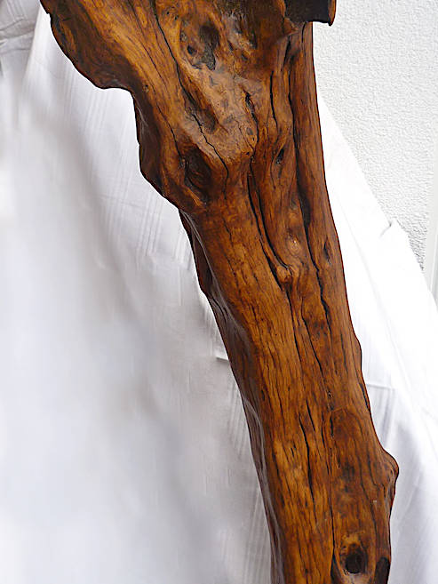 Ohne Namen Holzskulptur – 1,50 Meter hoch
