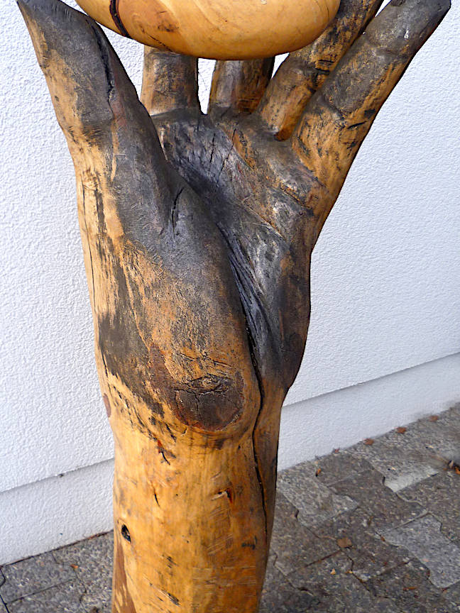 RINGPARABEL VON LESSING HOLZSKULPTUR – 1,00 METER HOCH