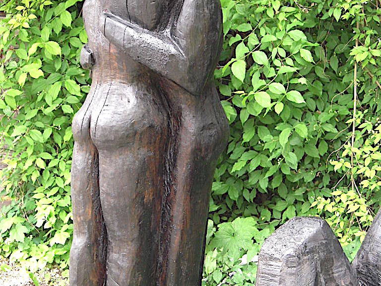 Das Liebespaar – sehr große Holzskulptur – 2,60 Meter hoch