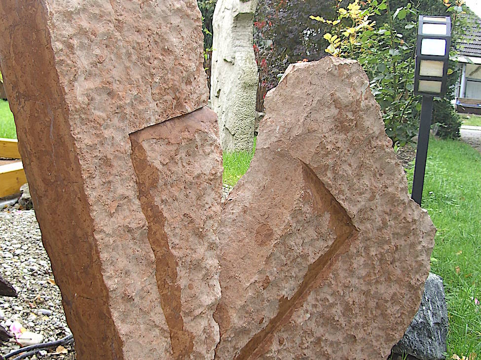 STEIN BRICHT – STEINSKULPTUR AUS GRANIT
