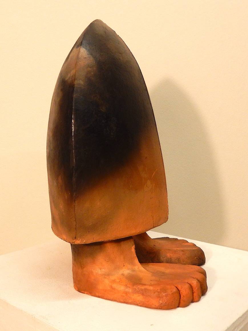 Der Kopf-Füssler – Keramik Grubenbrand. 30 cm hoch, 23 cm breit, 19 cm tief