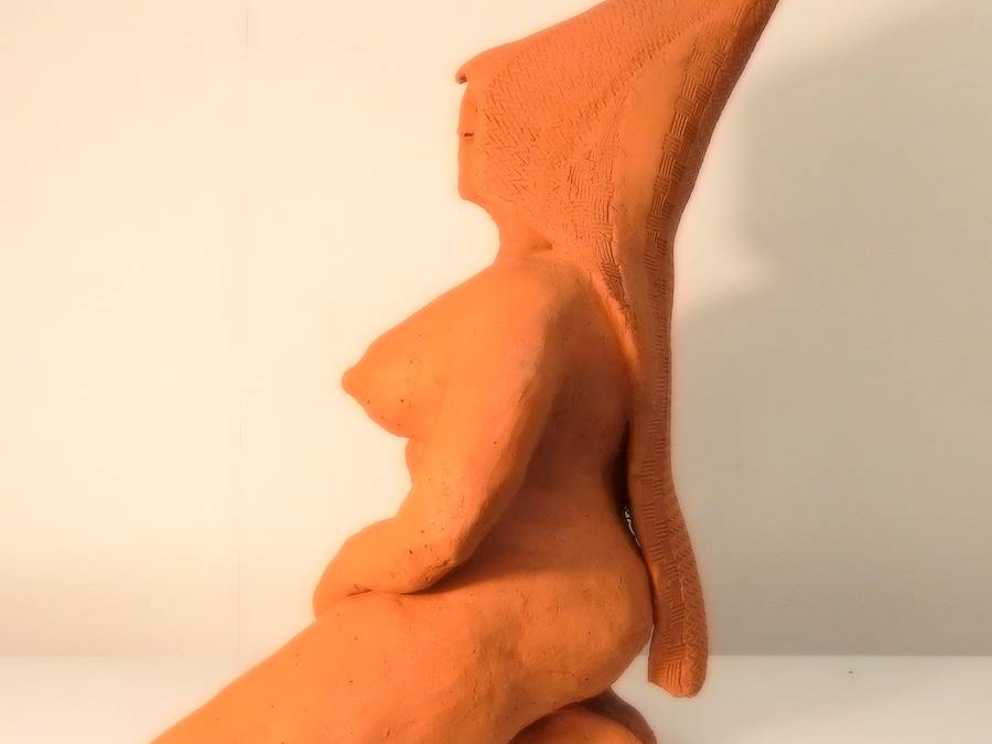 Mutter Erde – Tonskulptur – 36 cm hoch, 25 cm breit, 24 cm tief