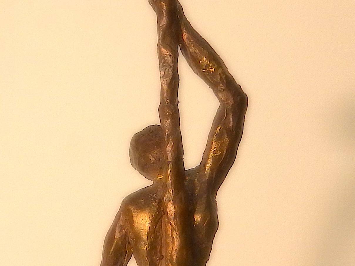 Ohne Titel 1 – Vollbronze handgeformt. 40 cm hoch, 8 cm breit, 9 cm tief
