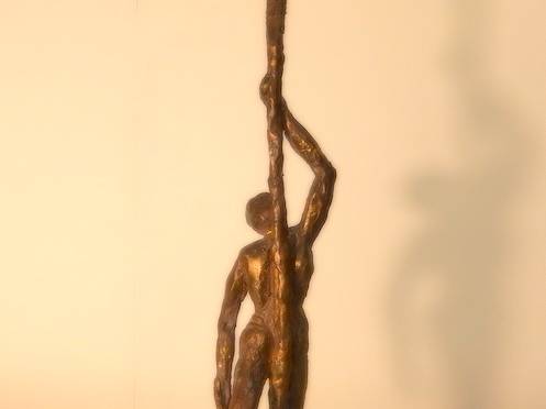 Ohne Titel 1 – Vollbronze handgeformt. 40 cm hoch, 8 cm breit, 9 cm tief