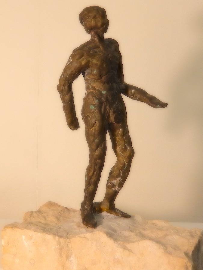 Ohne Titel 2 – Vollbronze handgeformt auf Steinsockel. 26 cm hoch, 20 cm breit, 10 cm tief