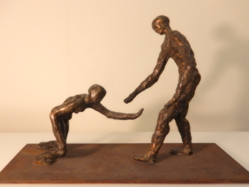 Hilf mir! Vollbronze handgeformt – beweglich – auf Metallplatte 40 cm hoch, 8 cm breit, 9 cm tief