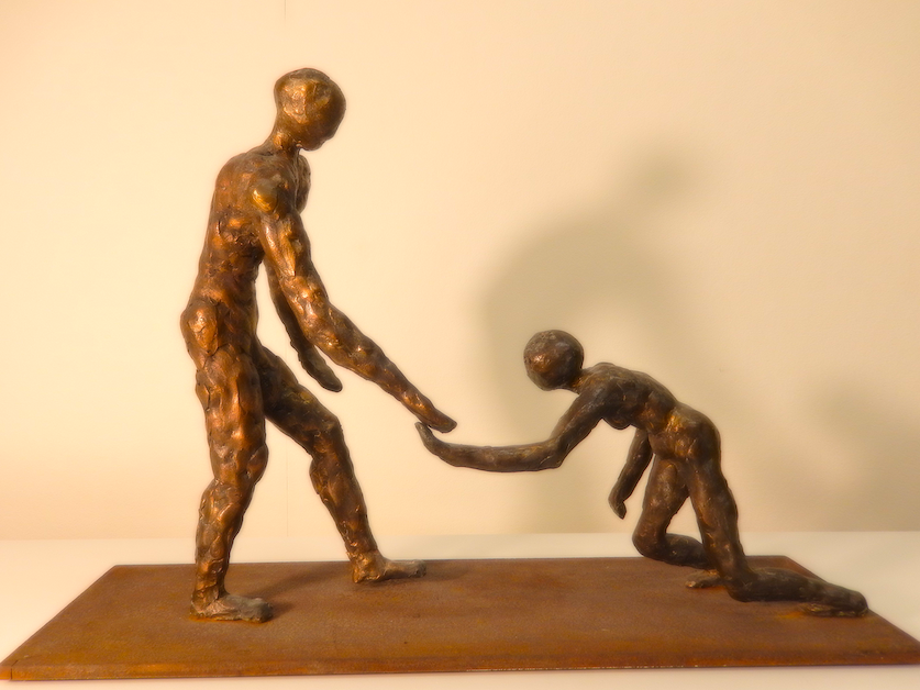 Hilf mir! Vollbronze handgeformt – beweglich – auf Metallplatte 40 cm hoch, 8 cm breit, 9 cm tief